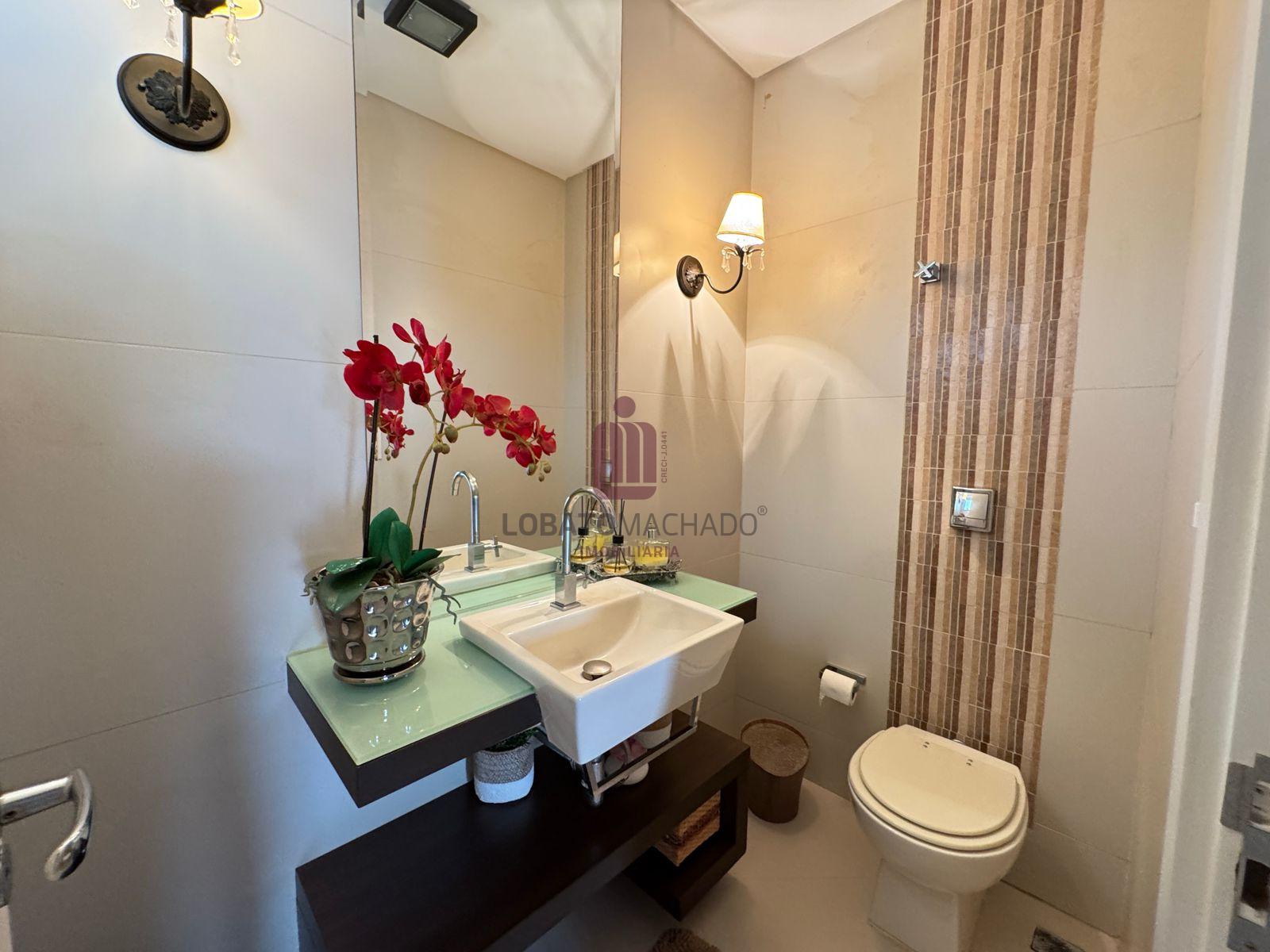 SOBRADO ALTO PADRÃO - CONDOMÍNIO LAGO DOS CISNES