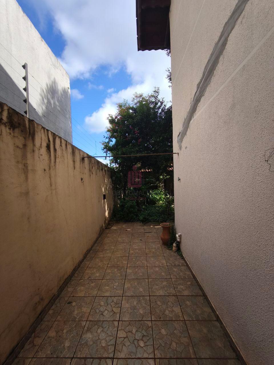 CASA - RUA AÇUCENAS - JARDIM ELIZA II