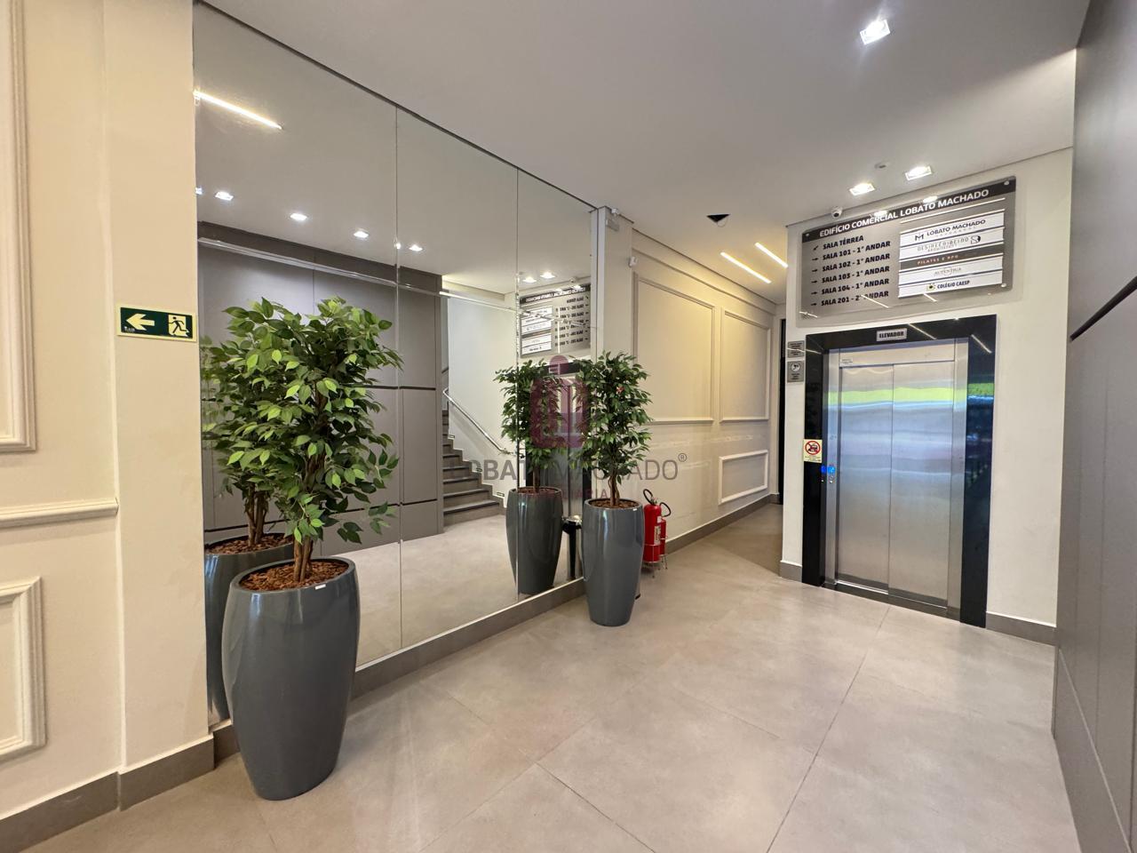 SALA COMERCIAL - TÉRREA - FUNDOS  - CENTRO