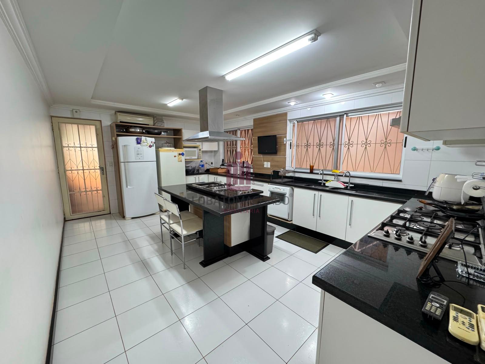 Casa com 04 dormitórios - Jardim Maracanã próximo ao Shopping JL