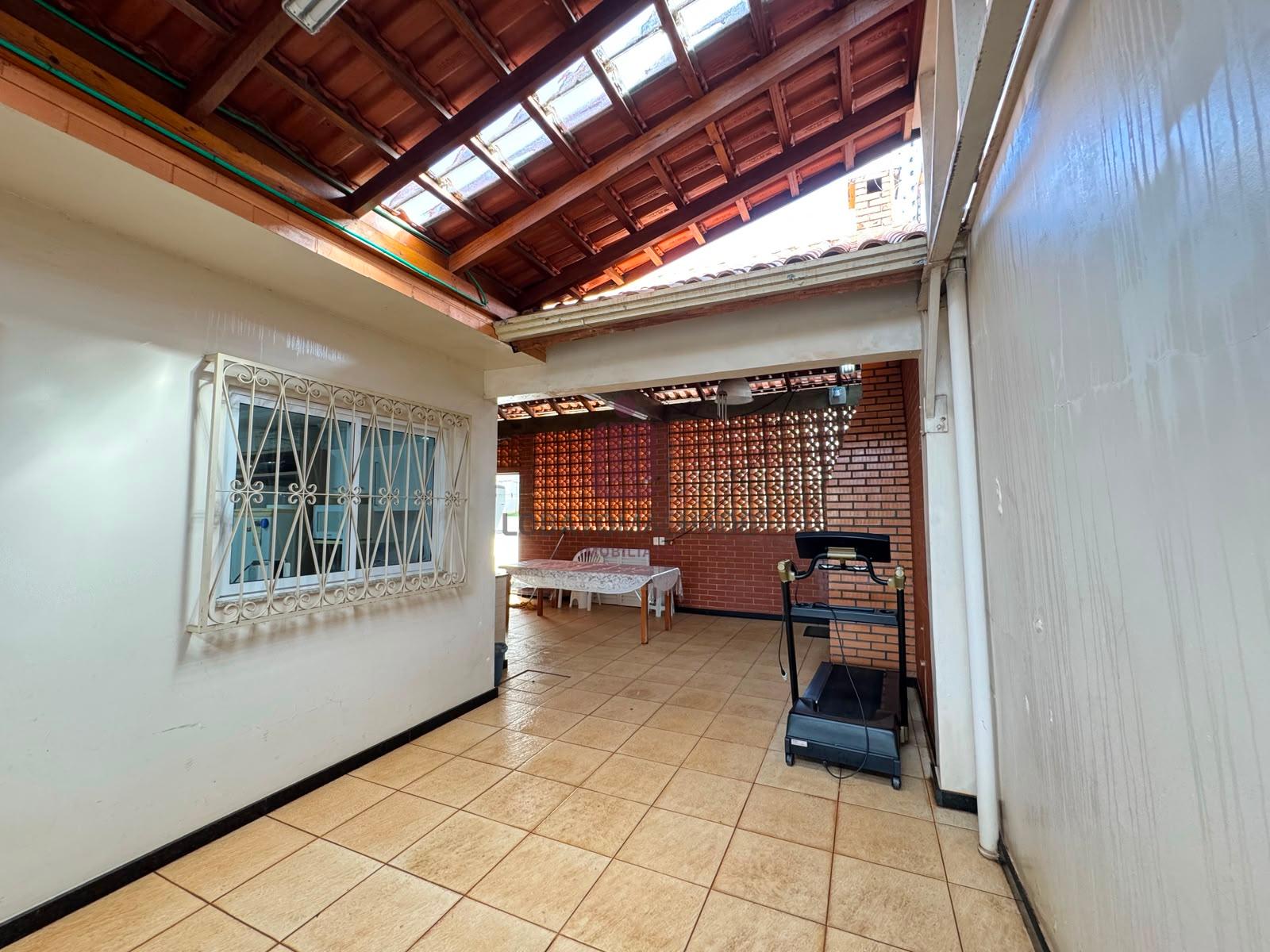 Casa com 04 dormitórios - Jardim Maracanã próximo ao Shopping JL
