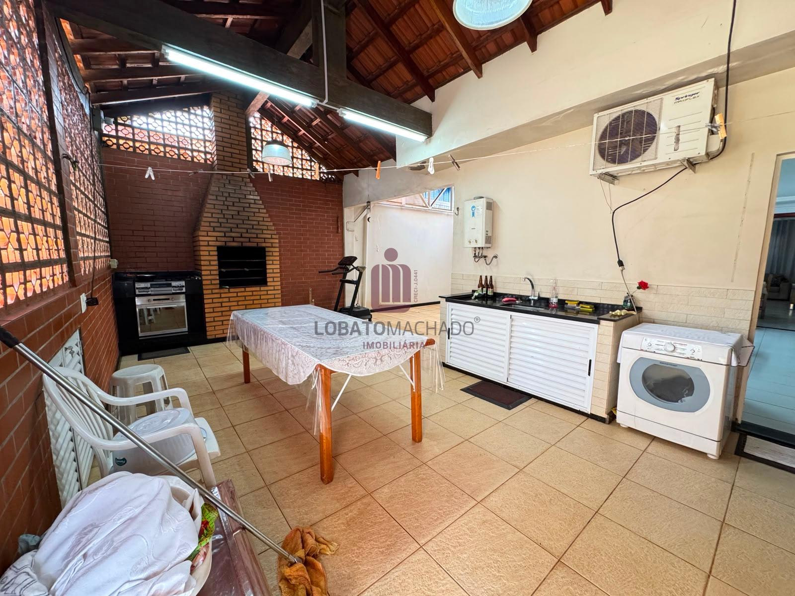 Casa com 04 dormitórios - Jardim Maracanã próximo ao Shopping JL