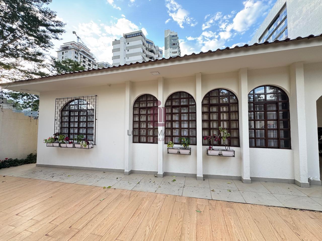 CASA COM PISCINA - RUA ANTONIO RAPOSO - CENTRO