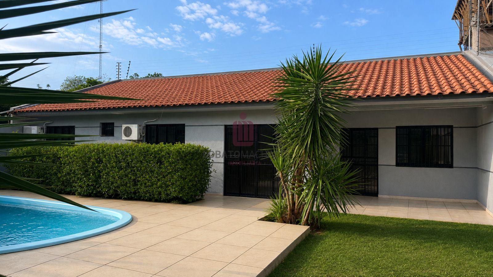 CASA COM PISCINA - JARDIM LANCASTER
