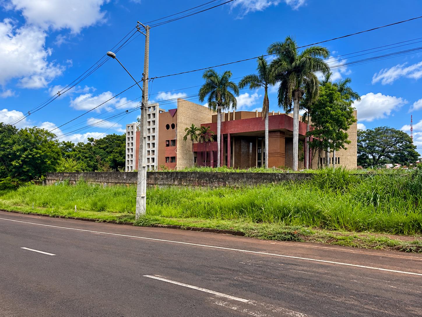 PRÉDIO INACABADO - POLO CENTRO