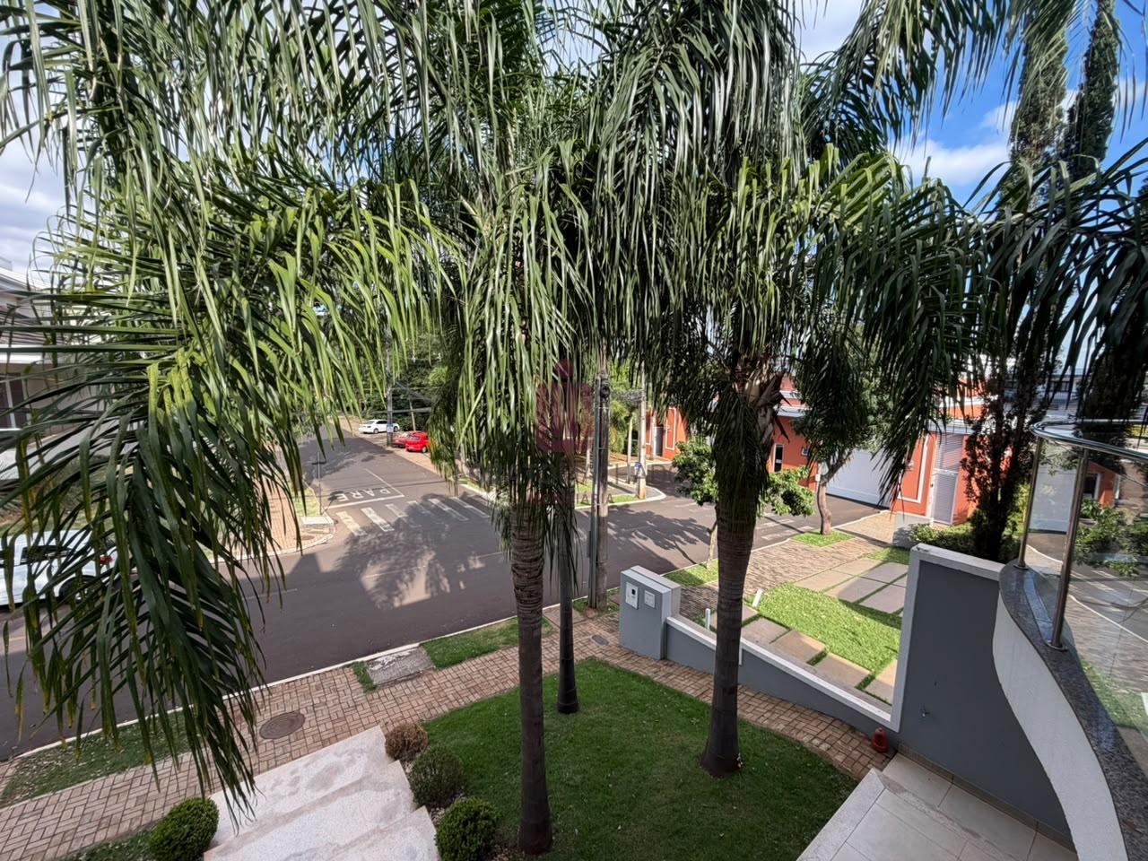 SOBRADO ALTO PADRÃO - CONDOMÍNIO CASTEL FRANCO
