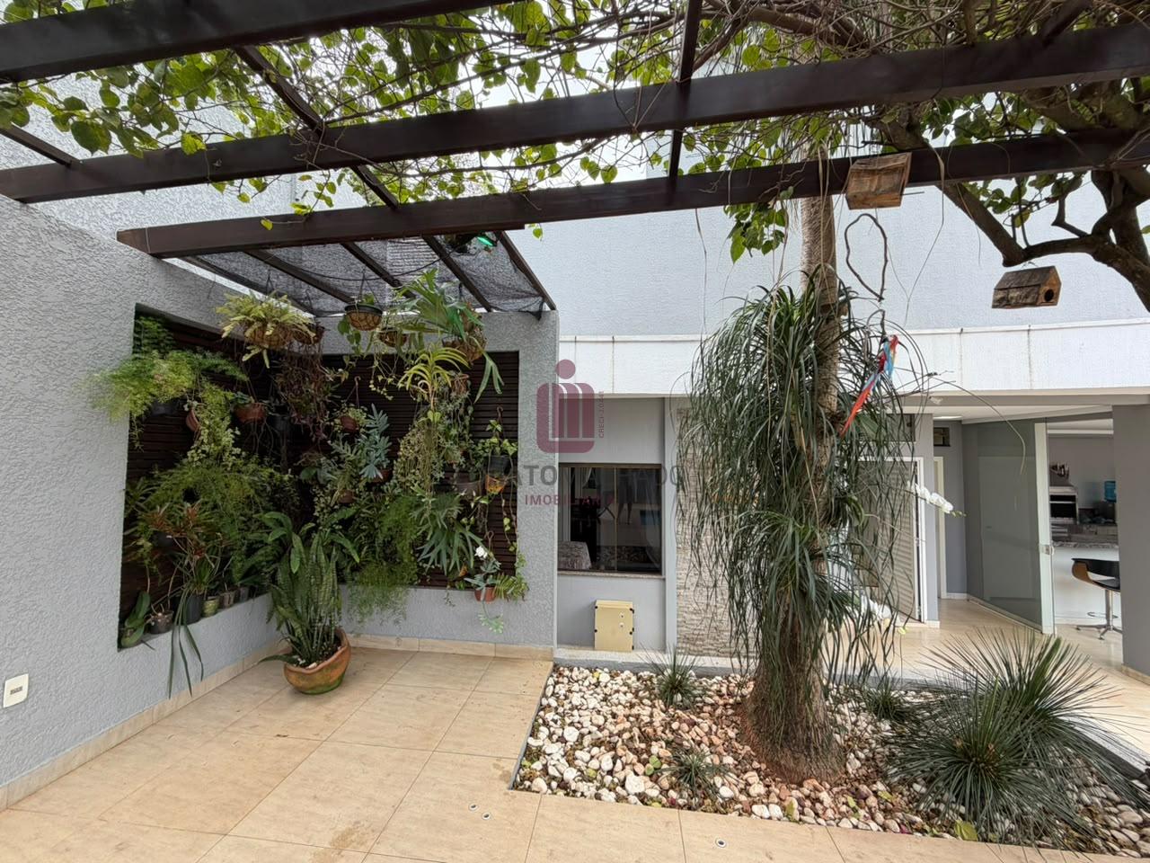 SOBRADO ALTO PADRÃO - CONDOMÍNIO CASTEL FRANCO