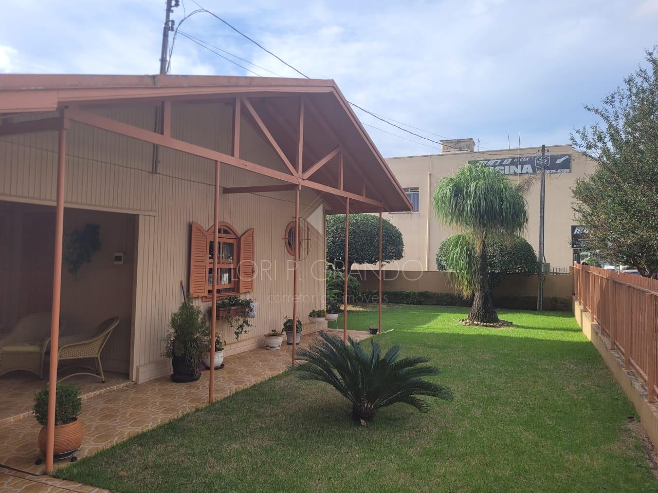 Casa com 4 dormitrios, Centro, LARANJEIRAS DO SUL - PR
