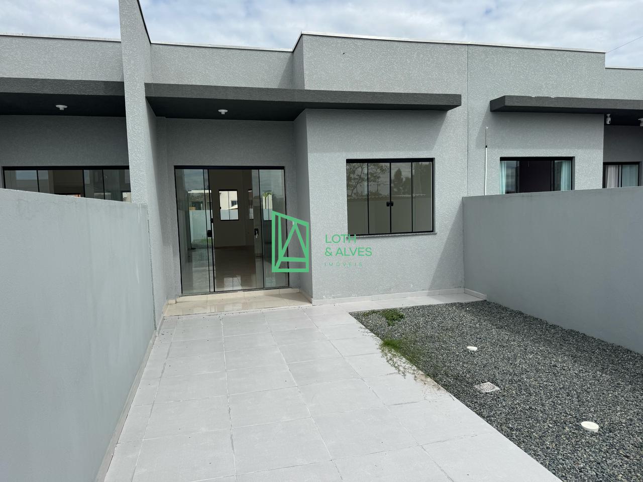 Geminado com 02 dormitórios ,sala e cozinha integrada com ampl...