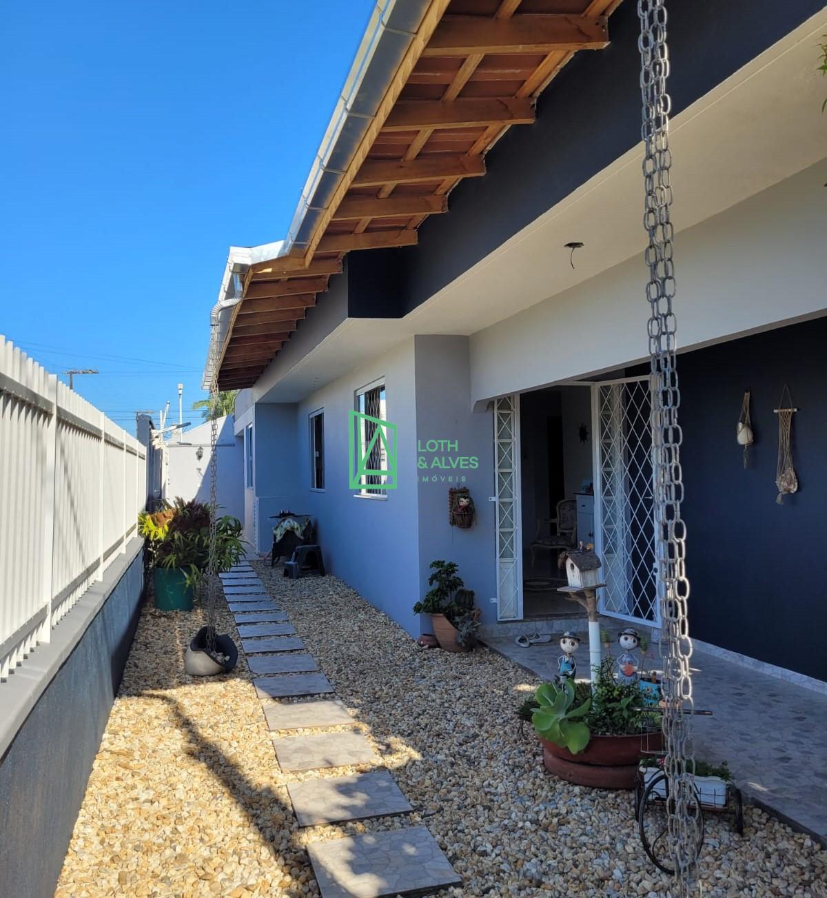 Casa averbada ? venda, 300 metros do mar, PENHA, NAVEGANTES - SC