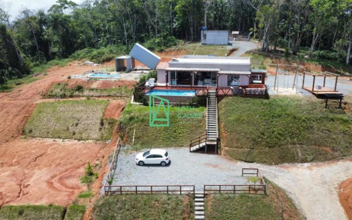Espaçosa Chácara com Piscina, Hidromassagem e Quadra de Areia,...