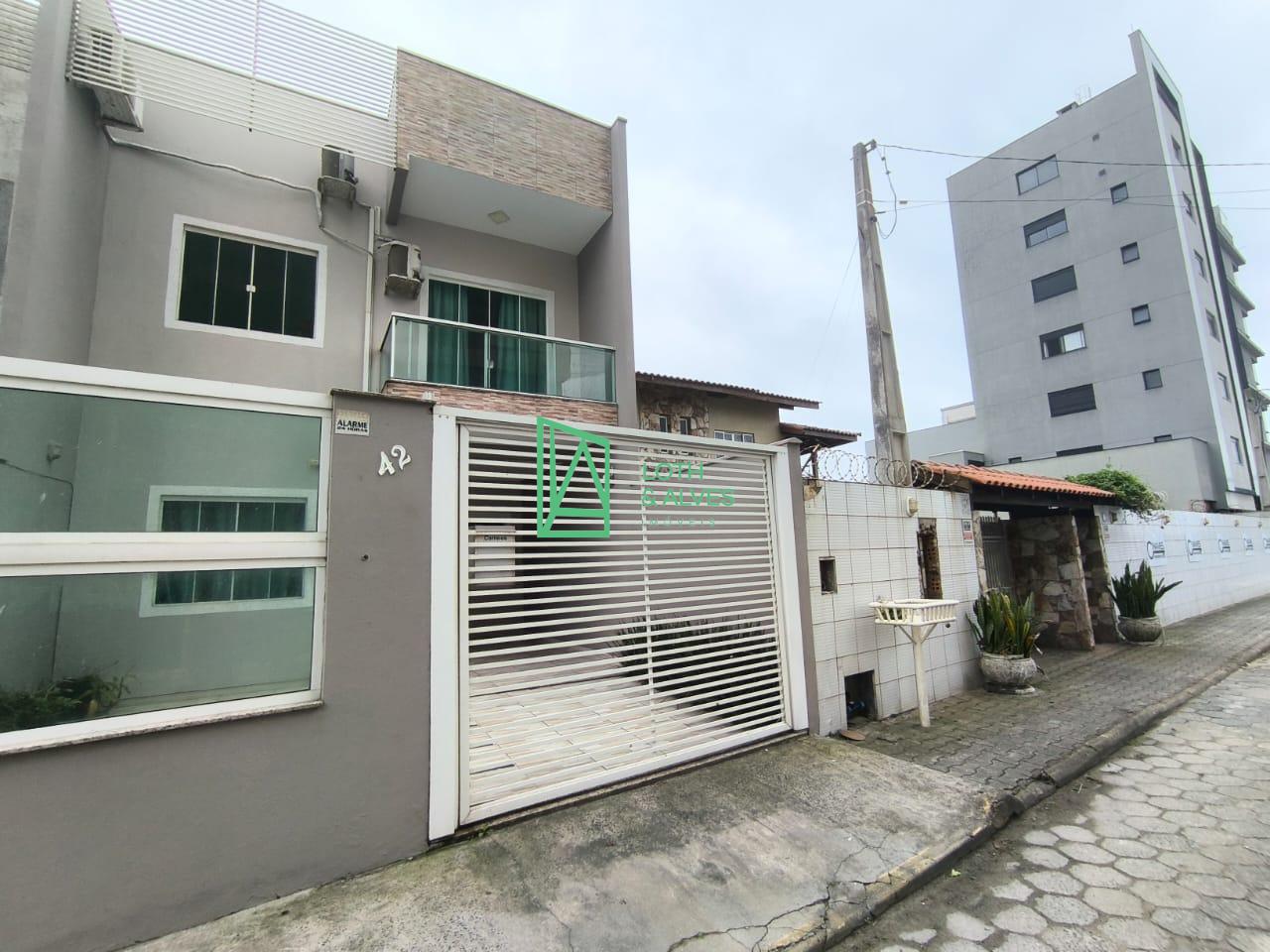 Sobrado com 4 dormit?rios a 60 metros do MAR ? venda, Centro, ...