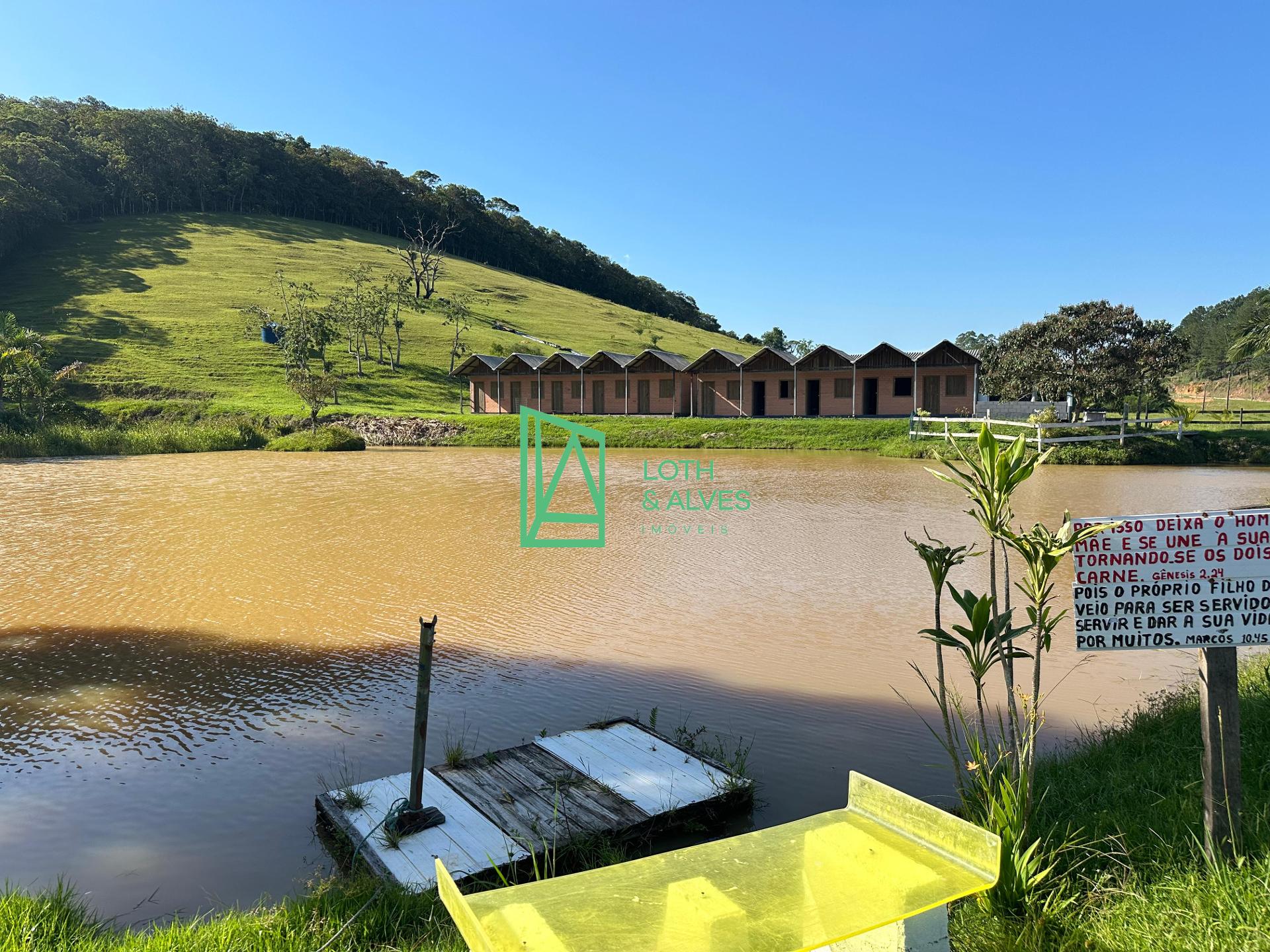 S?tio ? venda, com 130.000m  em BALNEARIO PICARRAS - SC com am...