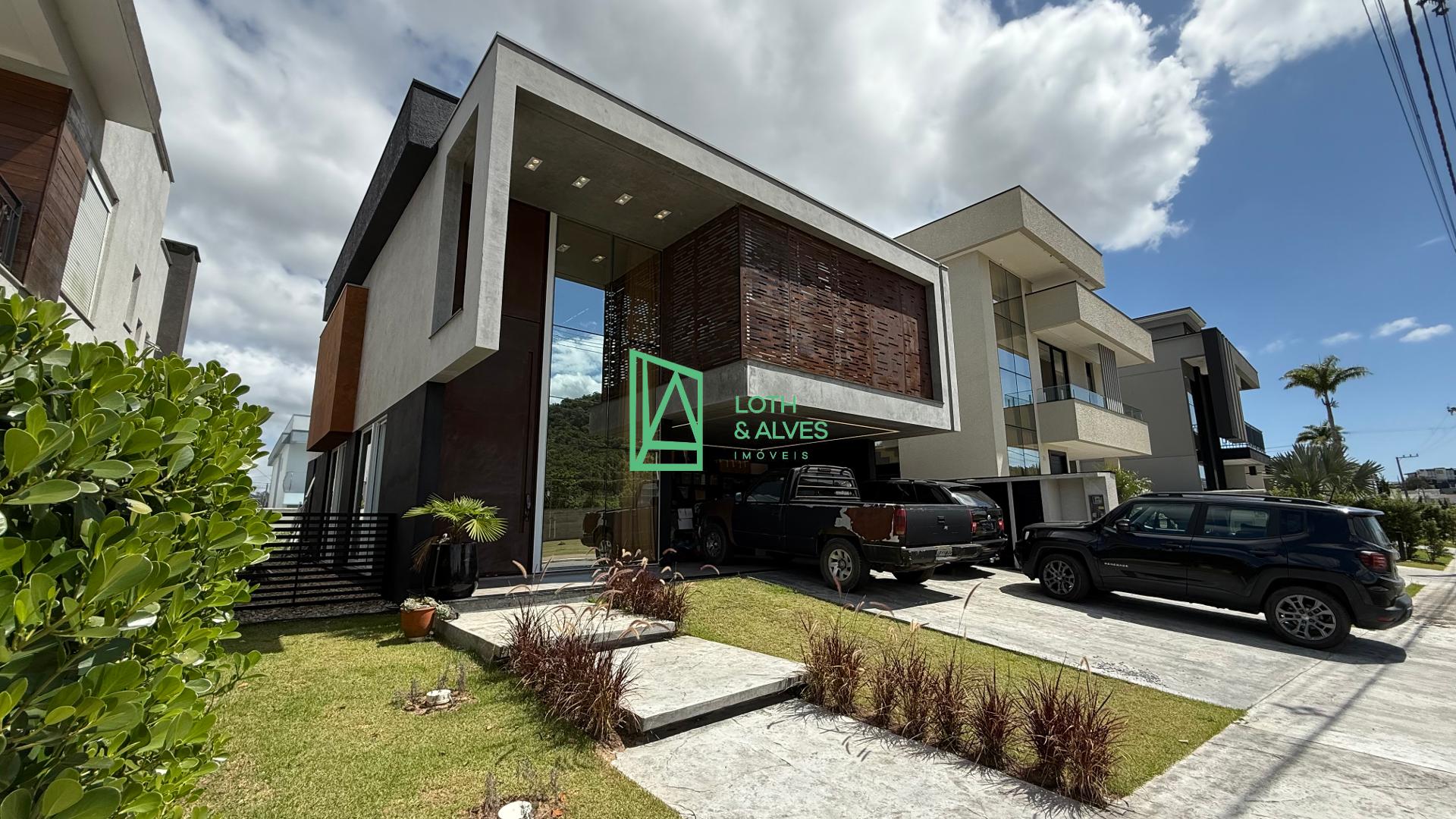 Casa mobiliada de 334m com 4 dormitórios, no Condomínio Caledô...