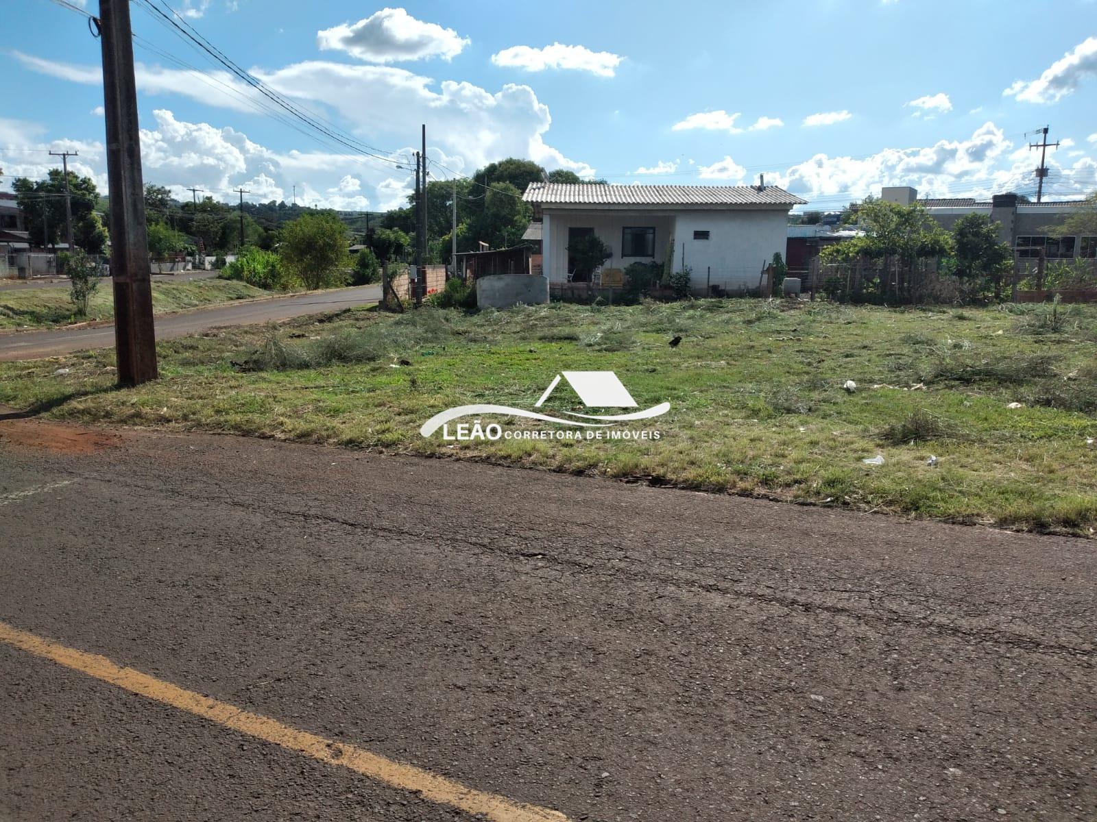 TERRENO DE ESQUINA NO PINHEIRÃO