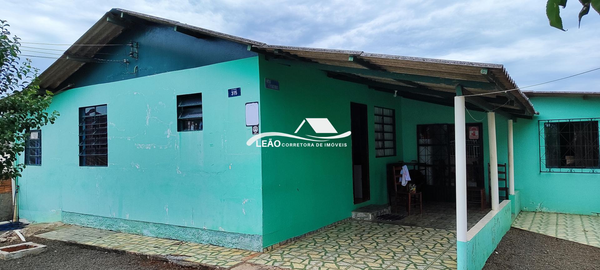 CASA COM TERRENO DE ESQUINA NO JARDIM FLORESTA