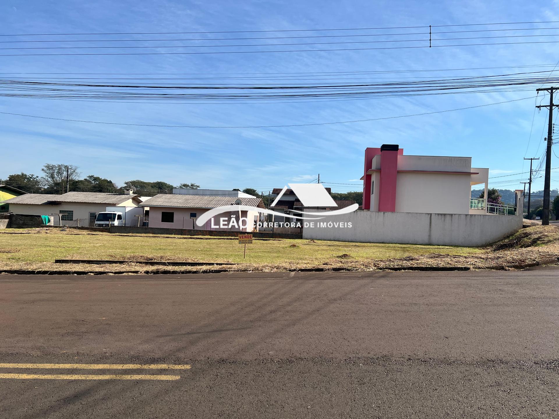 Terreno de esquina no Bairro Júpiter