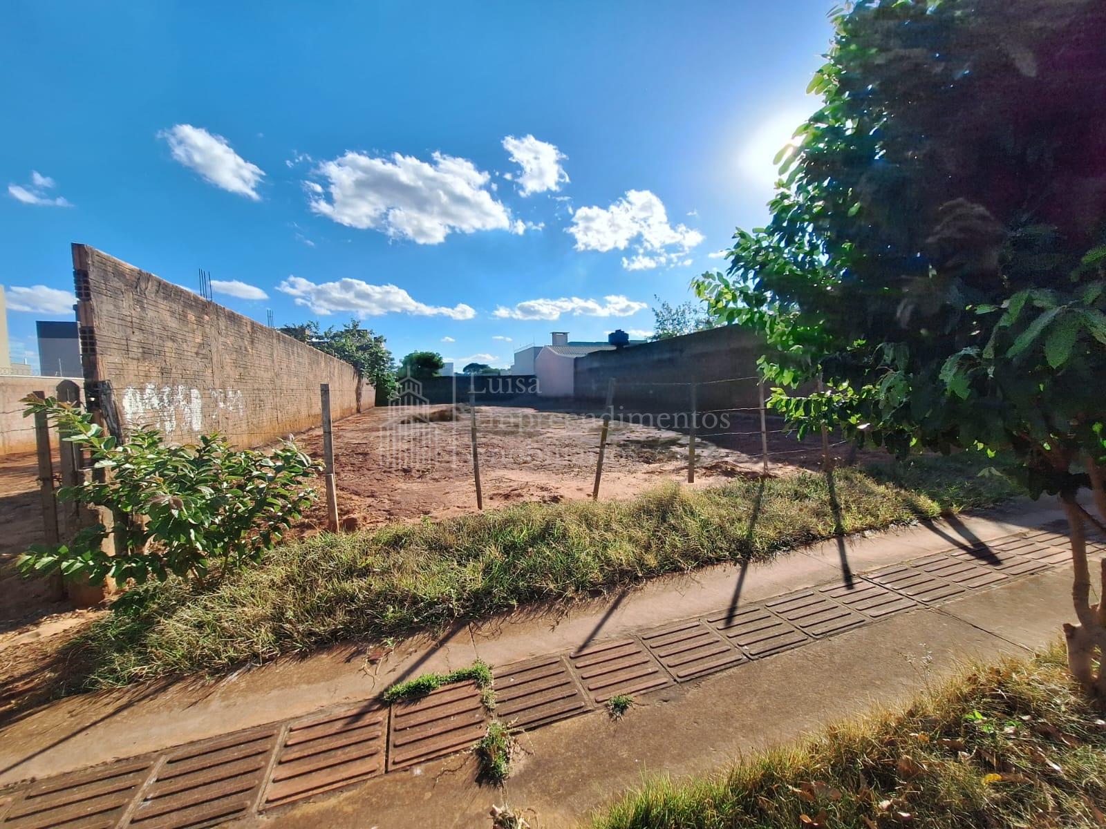 Terreno murado, pronto para construir à venda, Vila Nascente, ...
