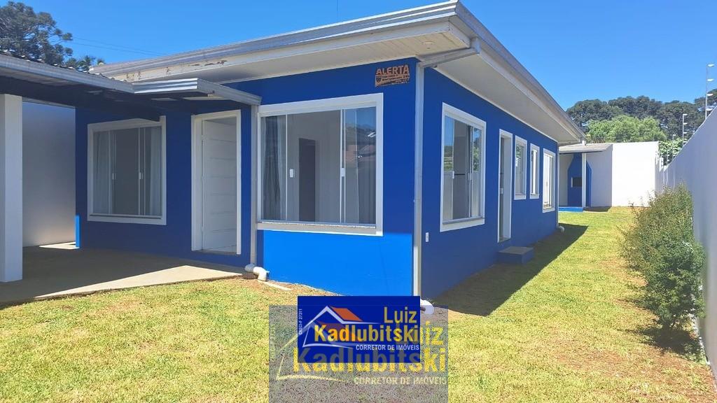 Casa com 03 quartos sendo uma suíte com closet e hidromassagem