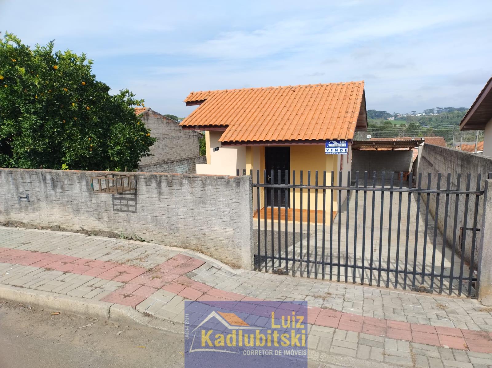 CASA A VENDA NA VILA IGUAÇU, COM 2 QUARTOS, SALA, COZINHA E GARAGEM.