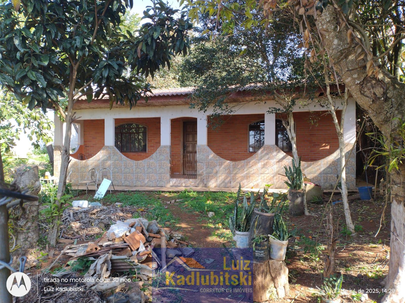 casa a venda com 2 quartos, sala, cozinha, banheiro e varanda, localizada em Ponta Grossa.