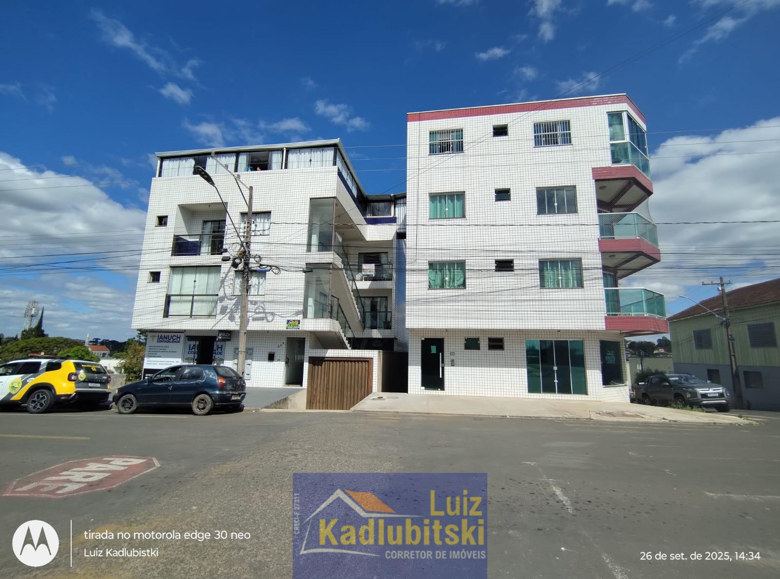 Apartamento no centro de Prudentópolis, com 3 quartos,sala, cozinha, banheiro e garagem.