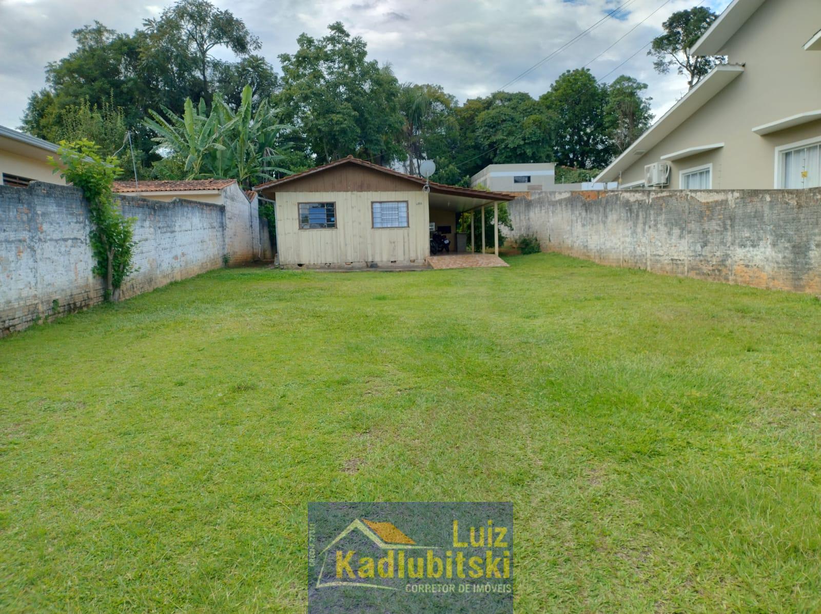 Lote localizado na área central de Prudentópolis, localizado a uma quadra do posto ACM.