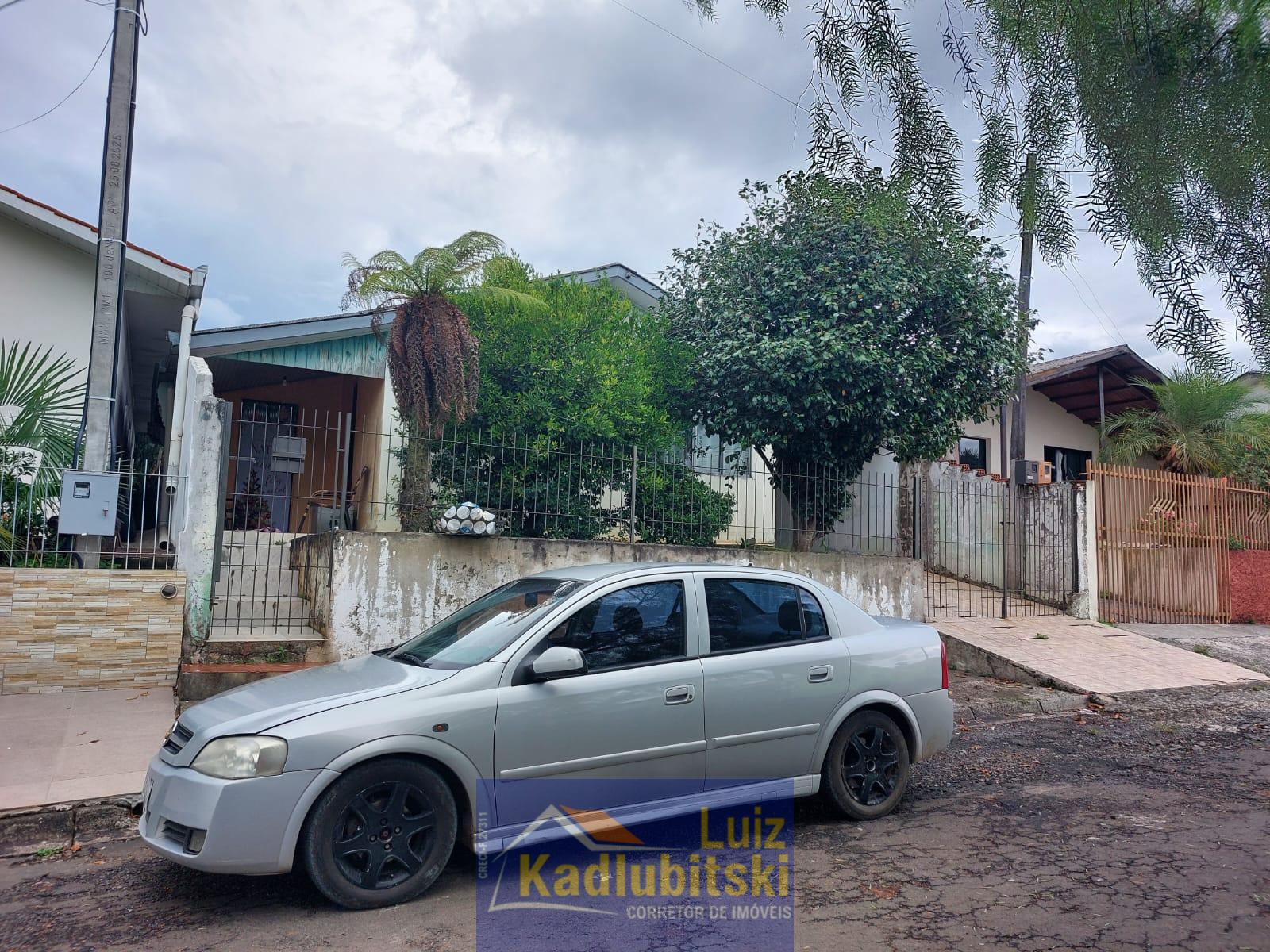 Casa a venda localizada no Bnh, Vila Esperança, medindo aproximadamente 90m .