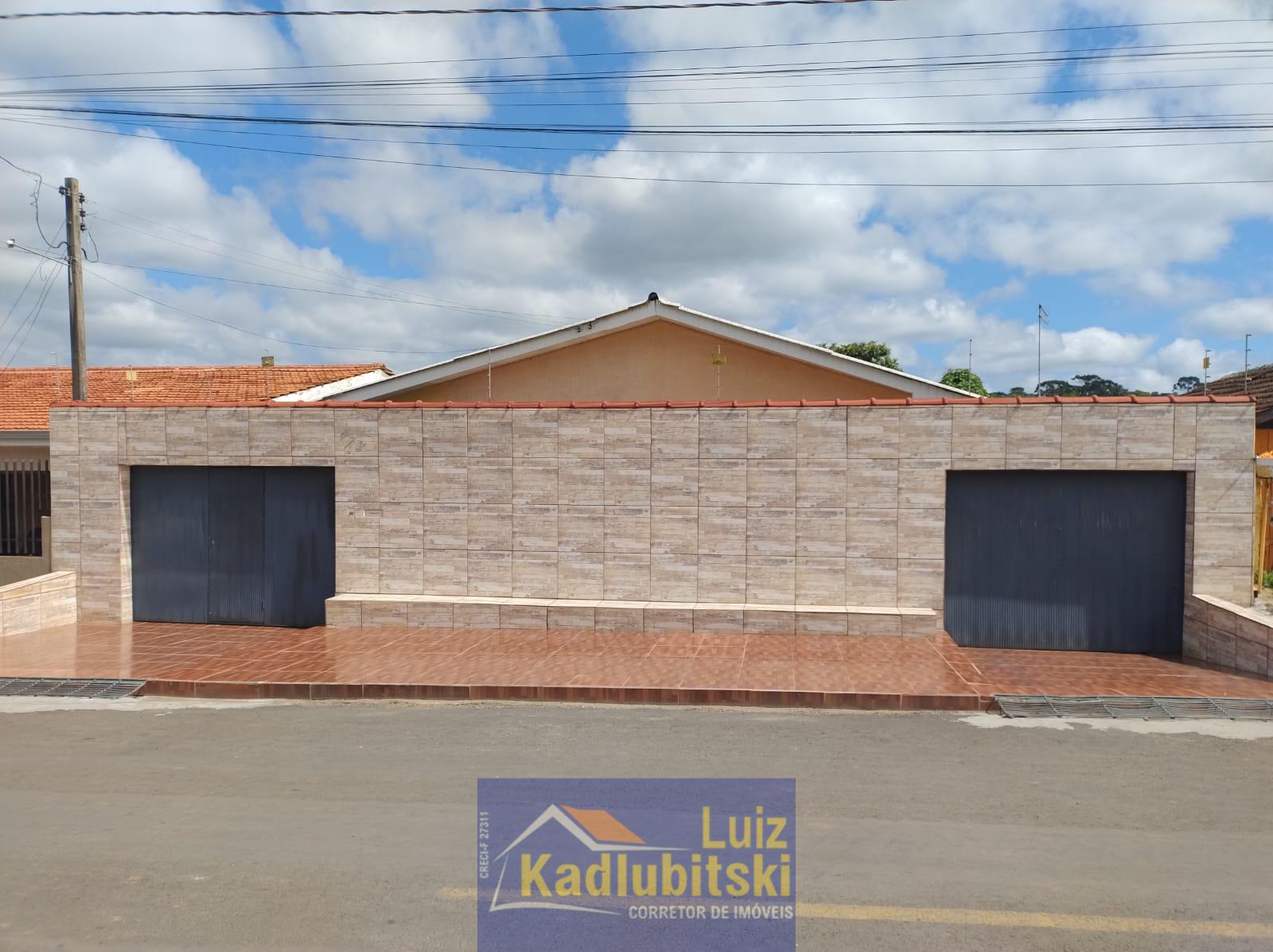 Casa em alvenaria a venda, localizada na Rua Lecia Ucrainka, próxima a Assempru com 261,80m .