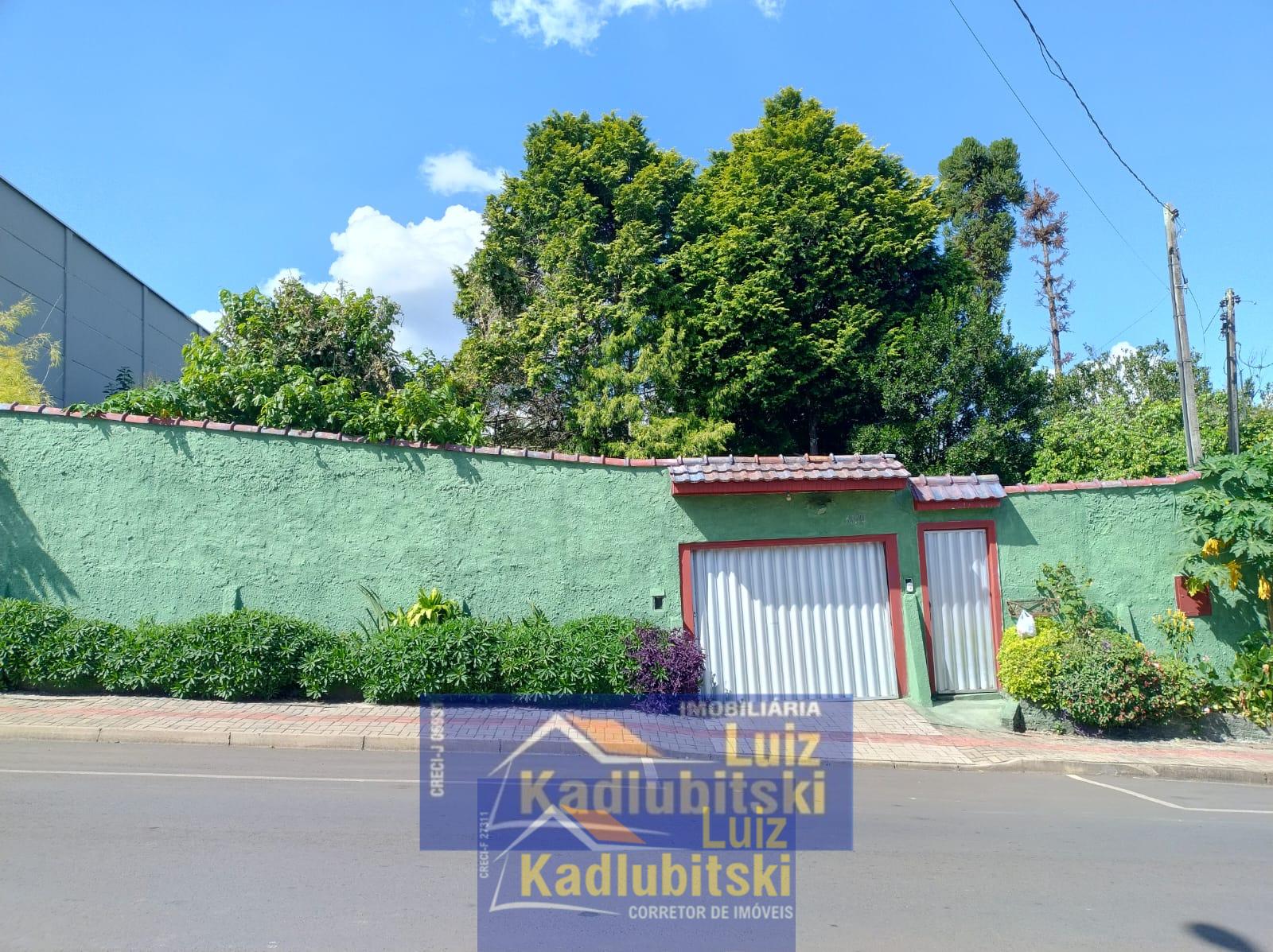 Casa Ampla com 3 Suítes no Centro de Prudentópolis  880m  de Terreno