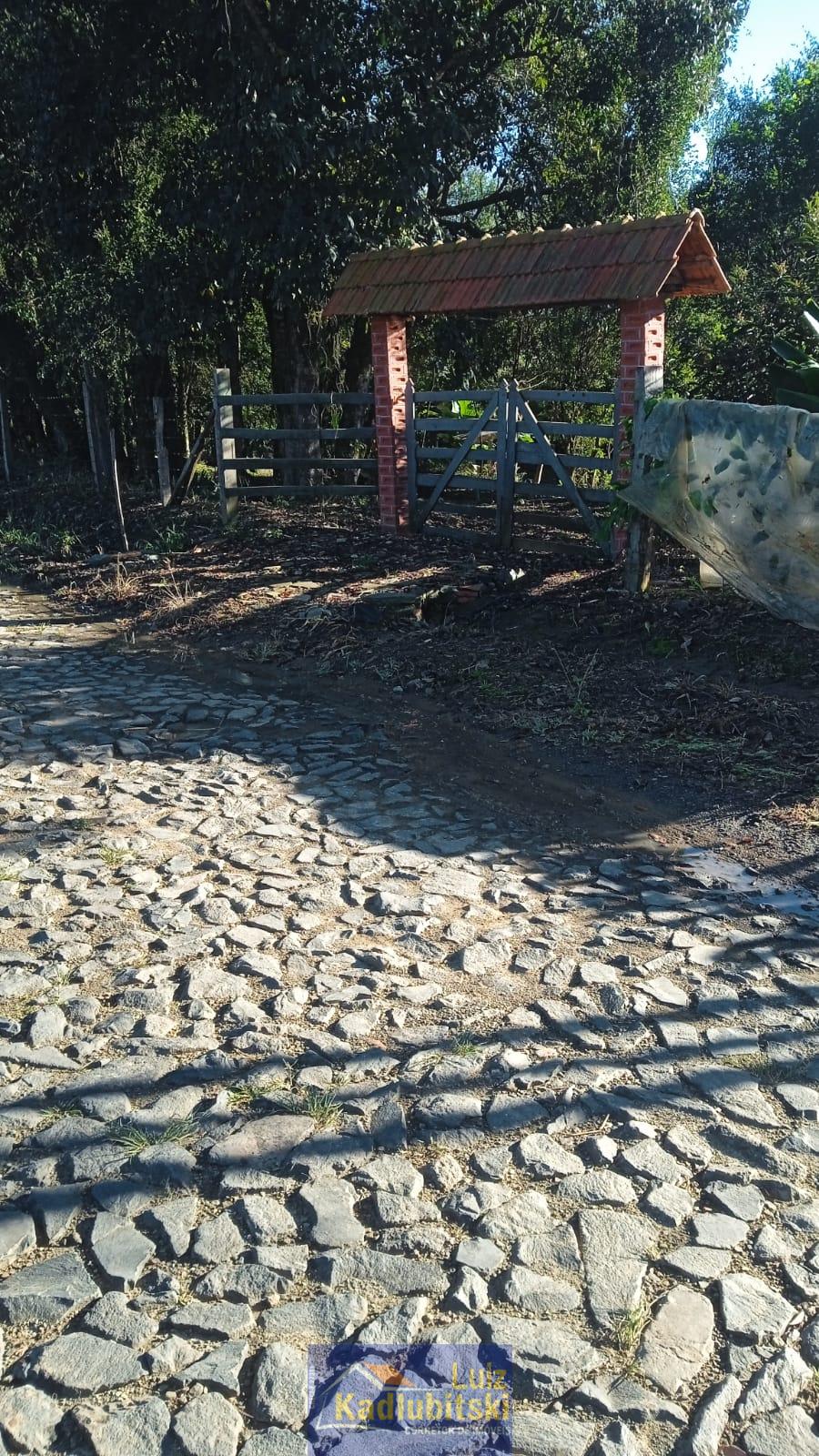 Terreno localizado no São Pedro, em frente ao calçamento.