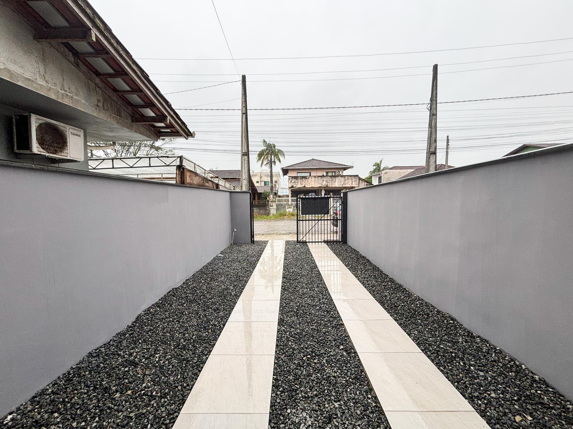 Sobrado Novo à Venda no Bairro Aventureiros | Joinville | Pron...