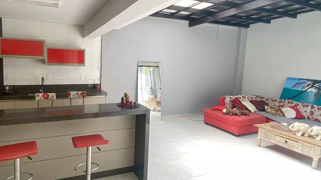 Casa térrea com 2 suítes, espaço gourmet e excelente localizaç...