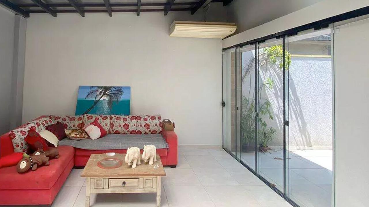 Casa térrea com 2 suítes, espaço gourmet e excelente localizaç...