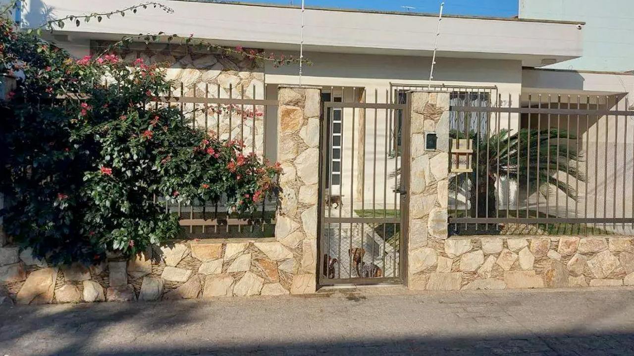 Casa térrea com 2 suítes, espaço gourmet e excelente localizaç...