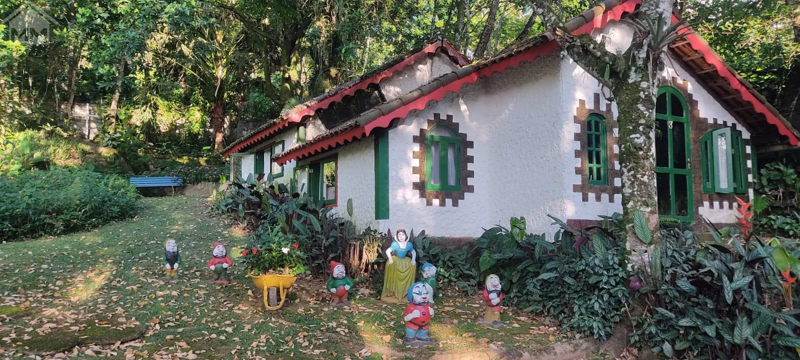 Chácara à venda em PETROPOLIS - RJ - São 14.000 m  - 5.800 m  de área construída
