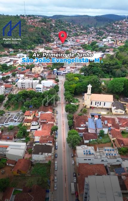 CASA À VENDA NO CENTRO DA CIDADE DE SÃO JOÃO EVANGELISTA- MG