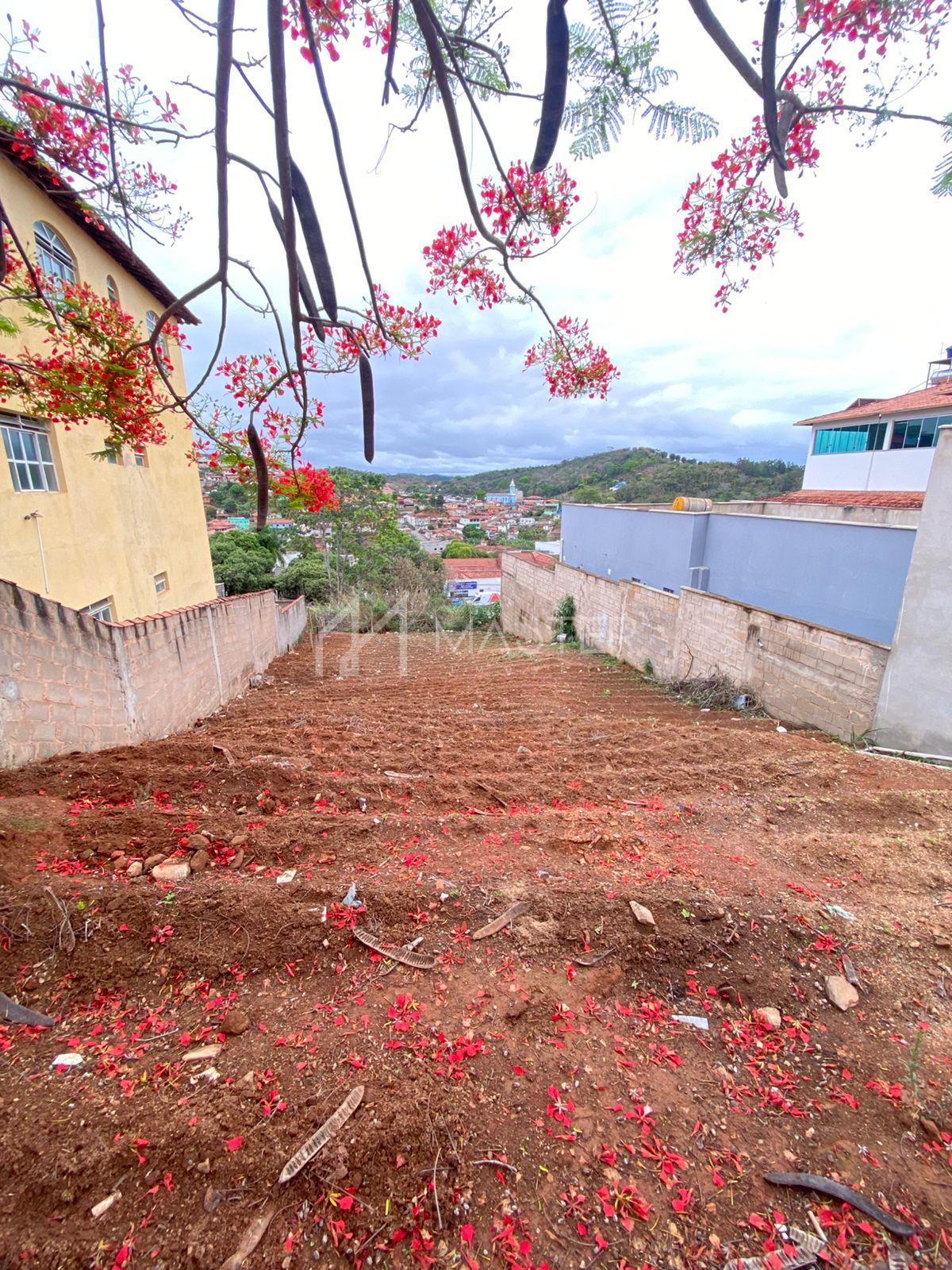 LOTE À VENDA NO CENTRO DA CIDADE DE SÃO JOÃO EVANGELISTA-MG