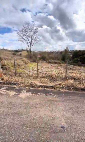 LOTE    À    VENDA    NA    CIDADE    DE   GUANHÃES   - MG
