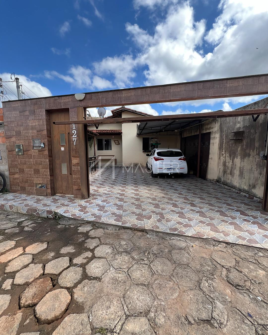 CASA À VENDA NO ENGENHO DE SERRA EM SÃO JOÃO EVANGELISTA-MG