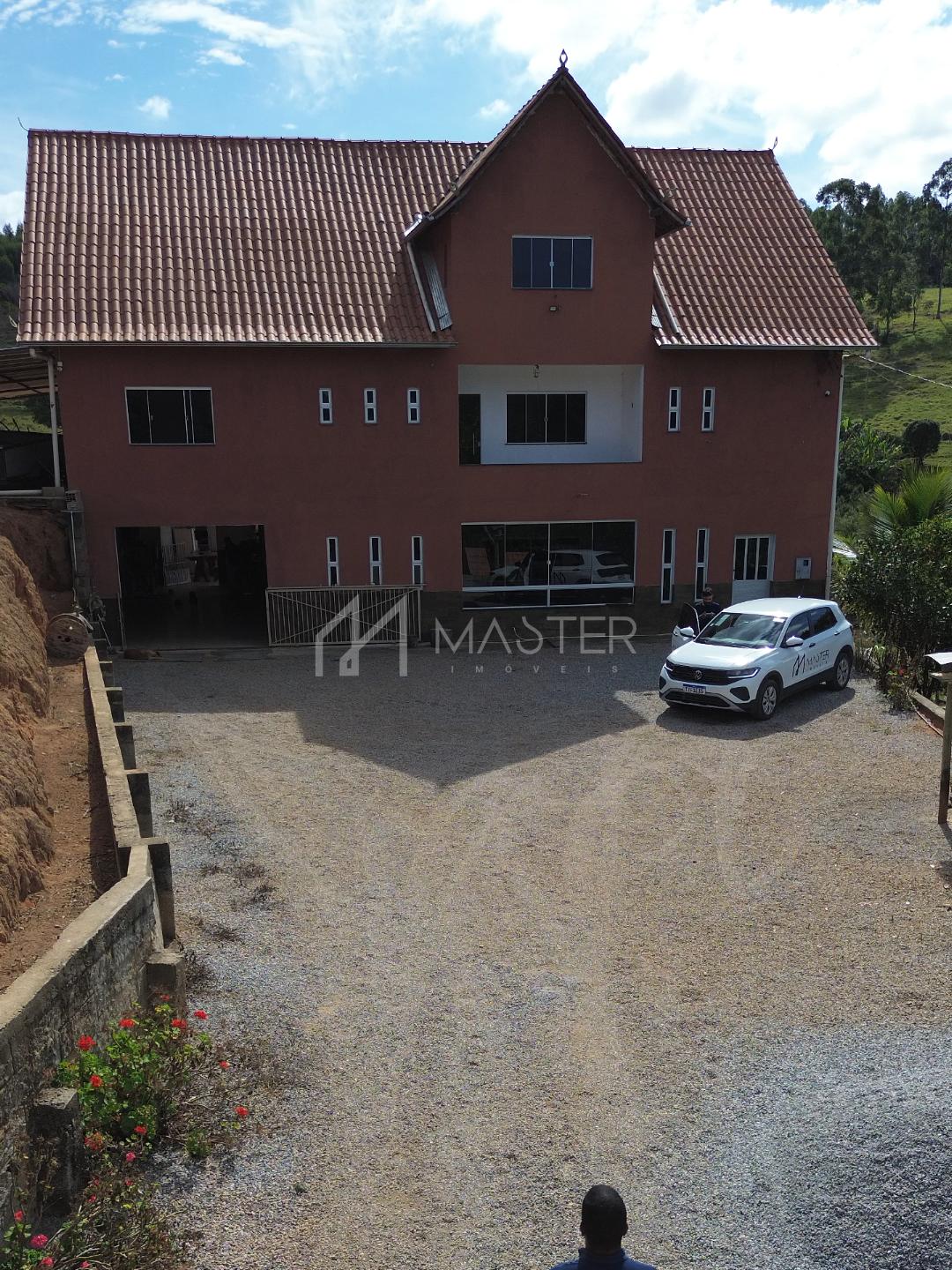 CASA À VENDA NA CIDADE  DE GUANHÃES-MG SENTIDO A VIRGINÓPOLIS -MG