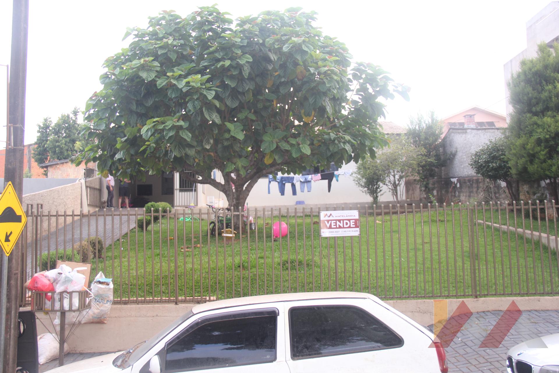 CASA AMPLA COM OTIMA LOCALIZAÇÃO PARA VENDA