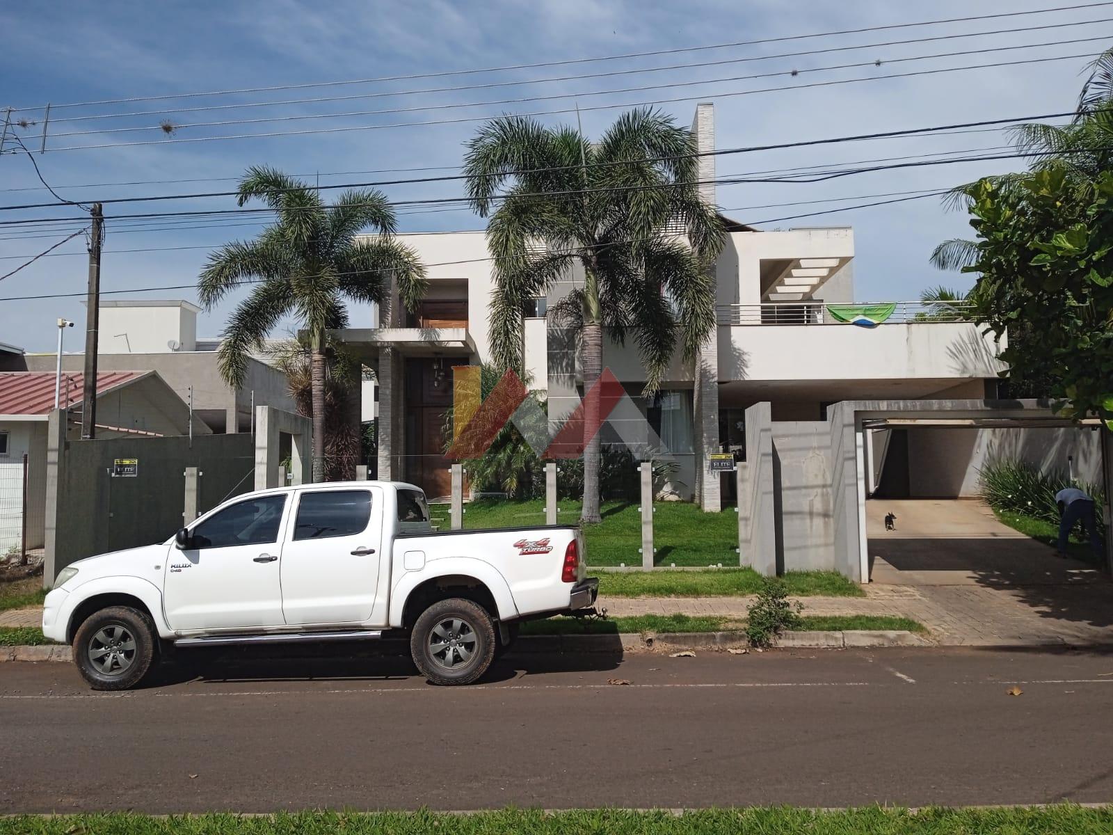 Casa Ampla de dois pisos para Venda em otima localização no Ce...