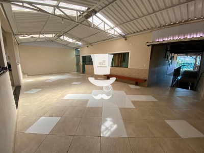 Casa com Ponto comercial à venda em Barbacena com metragem de ...