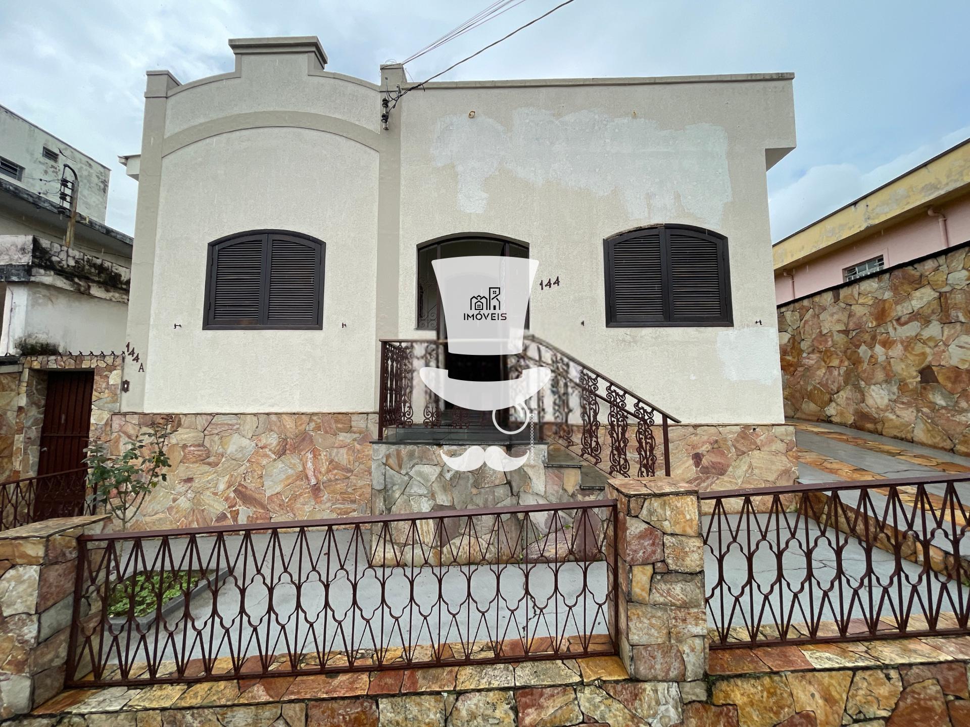 Casa com duas moradas à venda em Barbacena com total de 4 dorm...