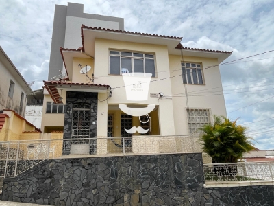 Casa com à venda em Barbacena com 4 dormitórios e 216m  de áre...