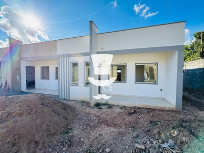 Casa à venda com 2 dormitórios e 2 garagens em Campolide à 10 ...