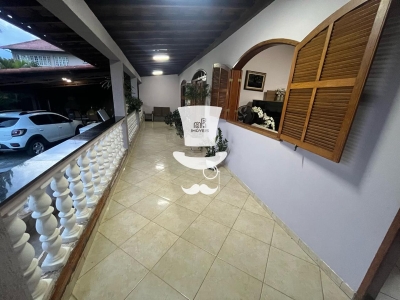Casa a venda em Barbacena MG com 2 vagas de garagem no Nova Suíça