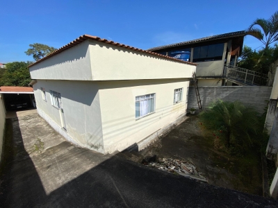 Casa à venda com 6 garagens em Barbacena-MG no Caiçaras