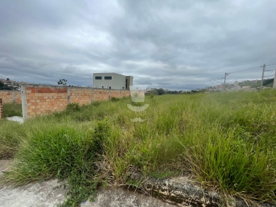 Terreno à venda com 200m  em Barbacena-MG no Campo Belo